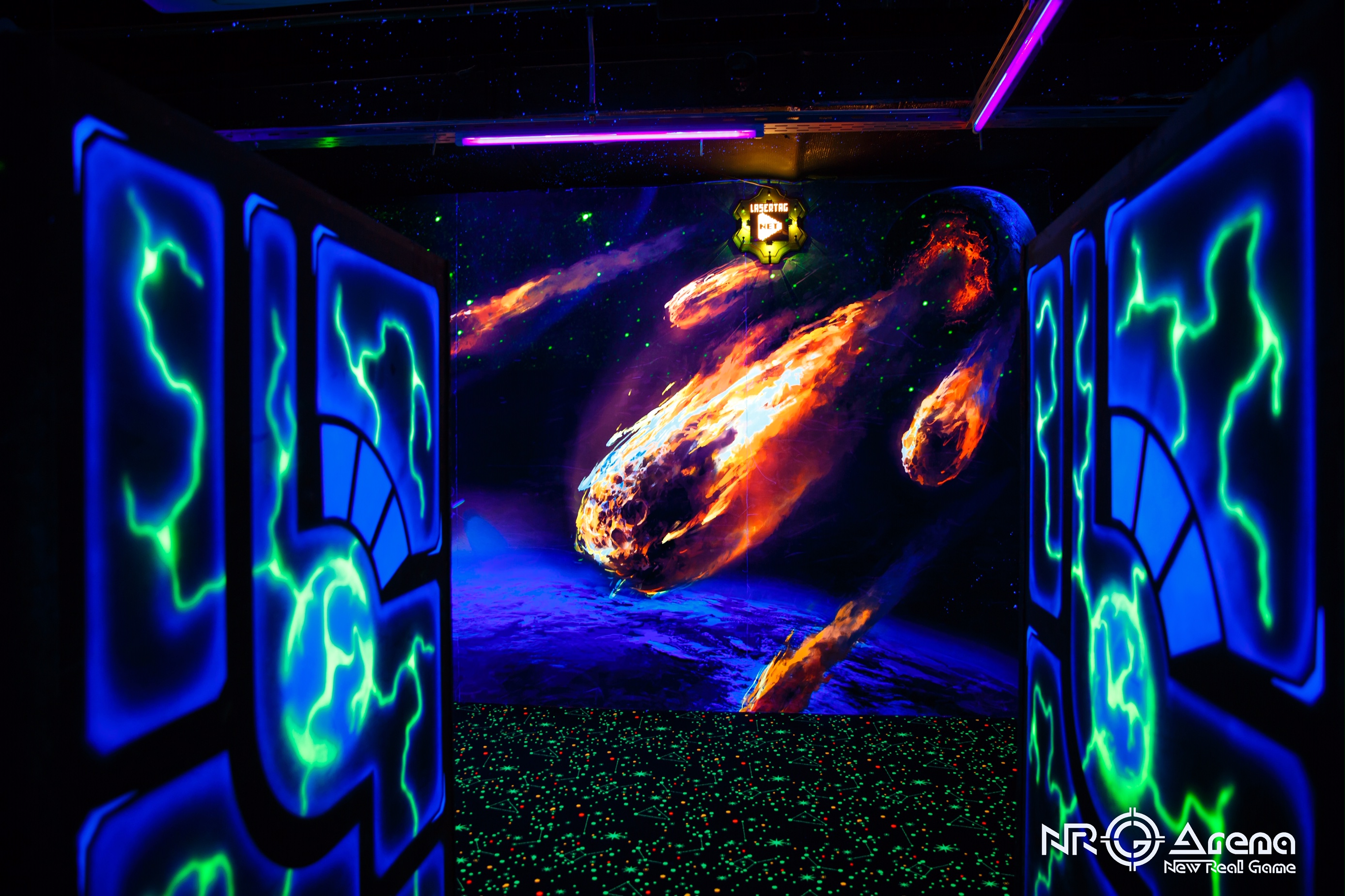 fluorescent uv active decoratin for Neon Lasertag NRG-Arena