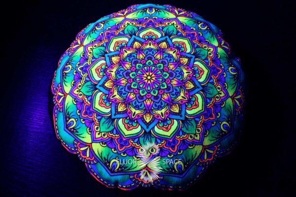 Флуоресцентная Круглая Светящаяся Подушка "Mandala Heart"