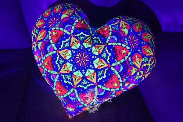Флуоресцентная Светящаяся Подушка "Mandala Heart"